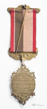 Знак за оказанные услуги в качестве секретаря.