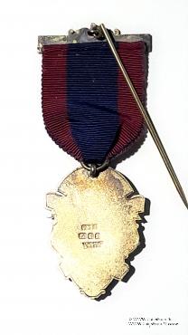 Знак CONSECRATING OFFICER – освящающий офицер.