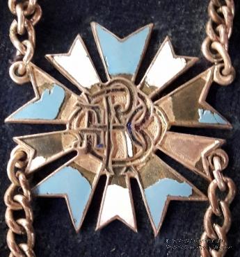 Церемониальная нашейная лента.