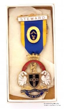 Знак RMIB 1964. STEWARD ROYAL MASONIC INSTITUTION FOR BOYS. – Королевский Масонский институт для мальчиков.