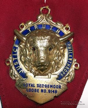 Церемониальная нашейная лента Ложи LOYAL SEDGEMOOR LODGE № 9148. 