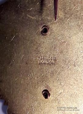 Знак STEWARD ROYAL MASONIC INSTITUTION FOR BOYS. – Королевский Масонский благотворительный институт для мальчиков.