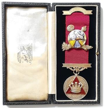 Масонский знак Первого принципала капитула Королевской арки Most Excellent Zerubbabel (Знак Наилучшего Заровавеля)