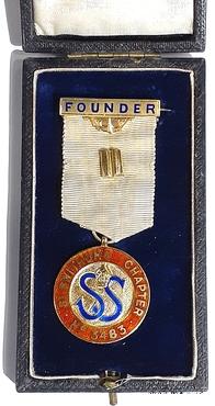 Знак Основателя Капитула.