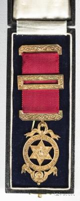 Знак Королевская Арка в «родной» коробке.