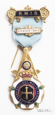 Знак RMIB 1943. STEWARD ROYAL MASONIC INSTITUTION FOR BOYS.  – Королевский Масонский институт для мальчиков.