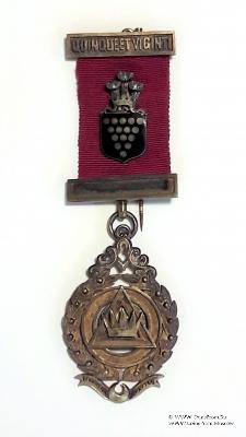 Масонский знак Первого принципала капитула Королевской арки Most Excellent Zerubbabel (Знак Наилучшего Заровавеля).