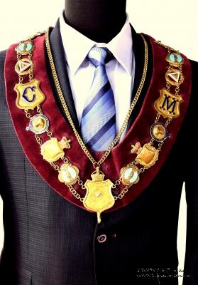 Церемониальная нашейная лента.