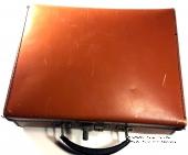 Чемодан для переноски церемониальной одежды