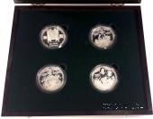 Коллекция юбилейных медалей.