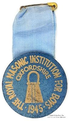 Знак RMIB 1945. STEWARD ROYAL MASONIC INSTITUTION FOR BOYS.  – Королевский Масонский институт для мальчиков.