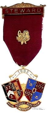 Знак RMBI 1985. STEWARD ROYAL MASONIC BENEVOLENT INST. – Королевский Масонский Благотворительный институт.
